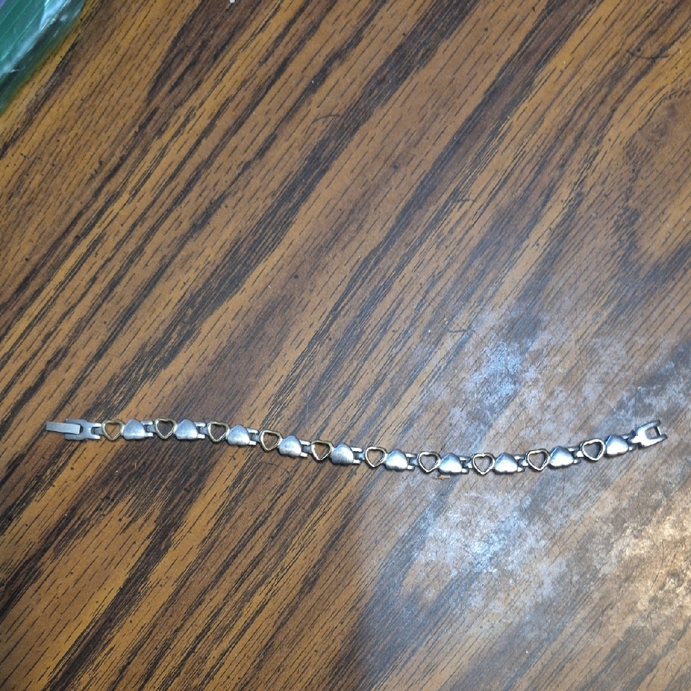 Chic Silver Heart Bracelet